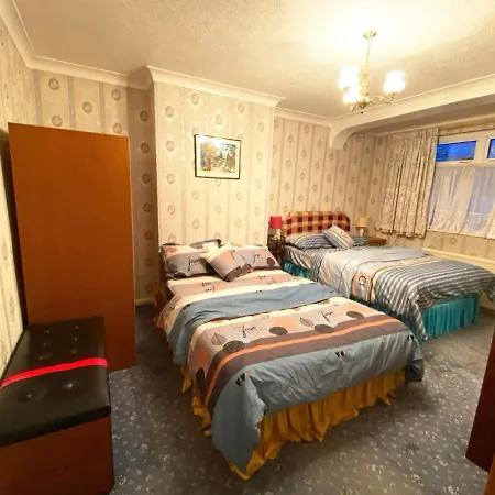 Villa Barking London House Sleeps 11 - Parking - Train Tube - Airport Extérieur photo