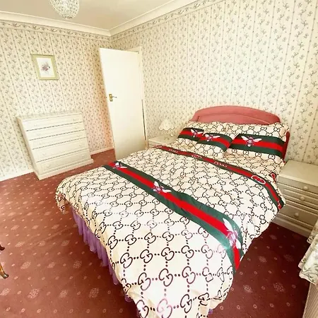 Barking London House Sleeps 12 - Parking - Train Tube - Airport Villa Exterior photo
