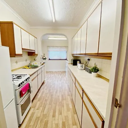 Villa Barking London House Sleeps 11 - Parking - Train Tube - Airport Extérieur photo