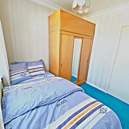 Villa Barking London House Sleeps 11 - Parking - Train Tube - Airport Extérieur photo