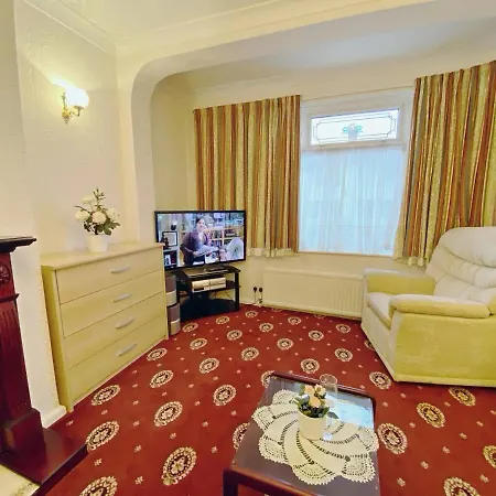 Villa Barking London House Sleeps 11 - Parking - Train Tube - Airport Extérieur photo