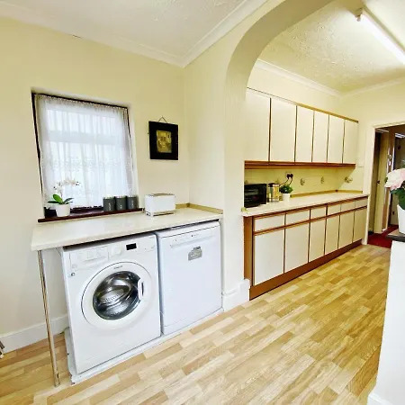 Villa Barking London House Sleeps 11 - Parking - Train Tube - Airport Extérieur photo
