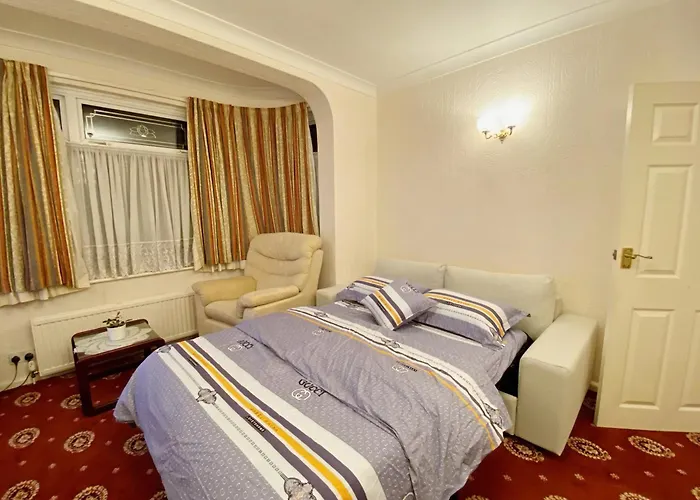 Barking London House Sleeps 11 - Parking - Train Tube - Airport