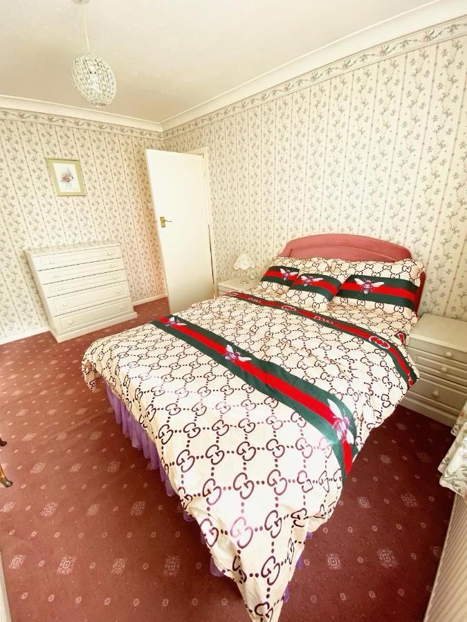 Barking House Sleeps 12 - Parking - Train Tube - Airport Londres