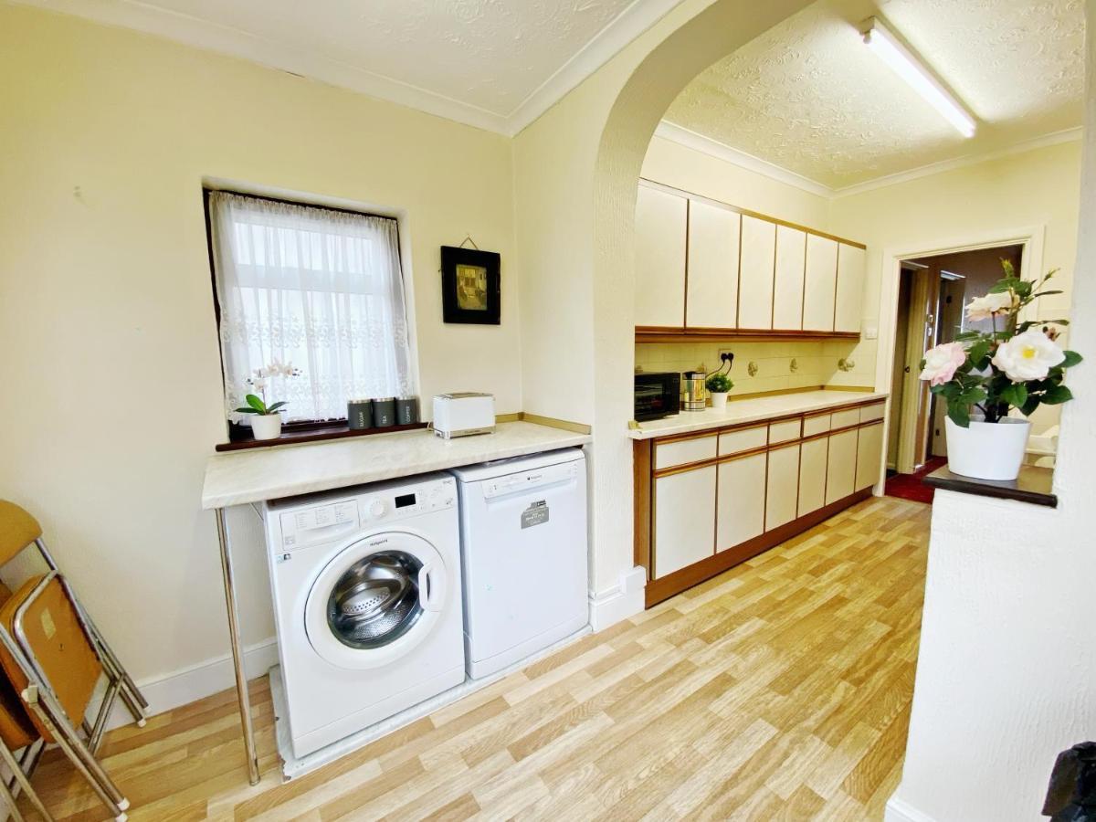 Сasa de vacaciones Barking House Sleeps 12 - Parking - Train Tube - Airport *