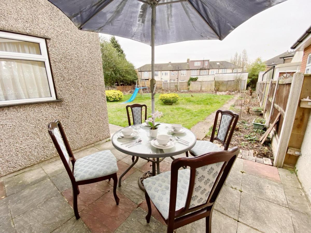 Barking House Sleeps 12 - Parking - Train Tube - Airport Сasa de vacaciones Londres