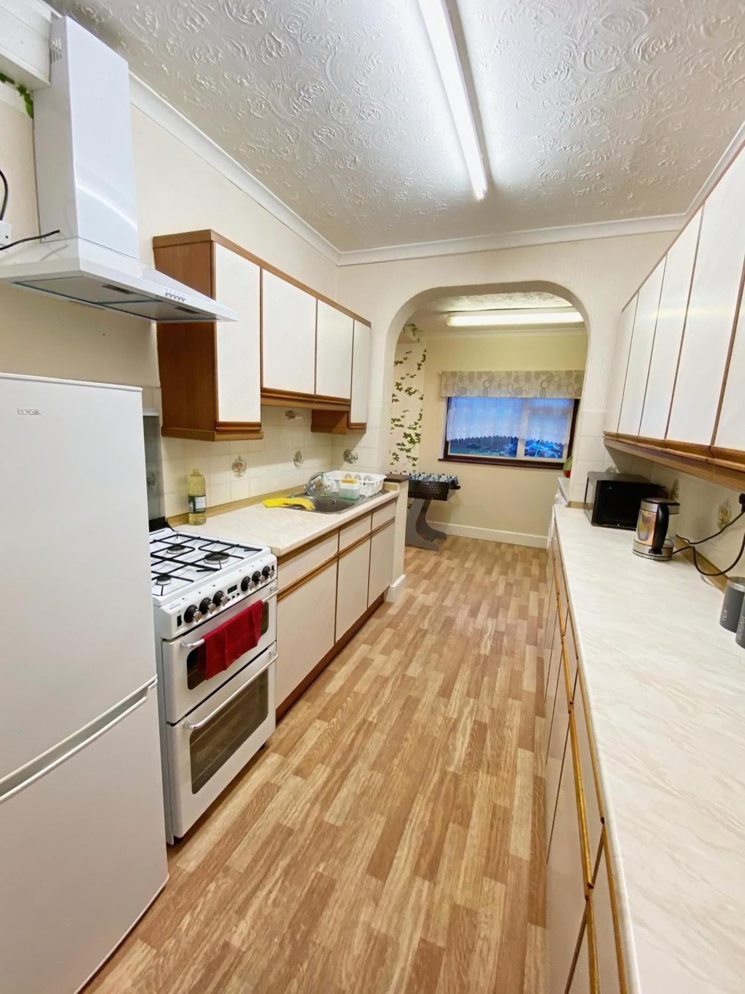 Barking House Sleeps 12 - Parking - Train Tube - Airport * Londres