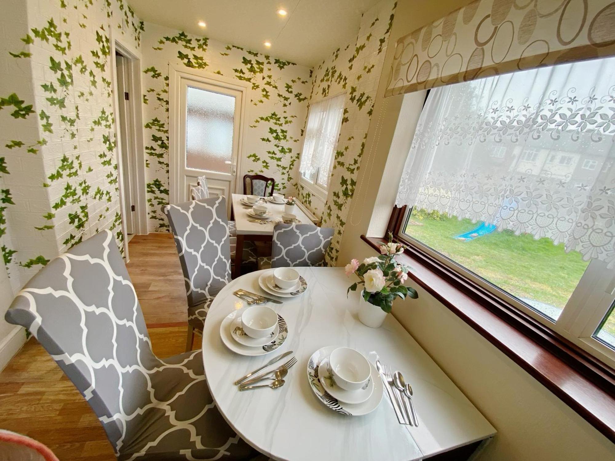 Barking House Sleeps 12 - Parking - Train Tube - Airport * Londres