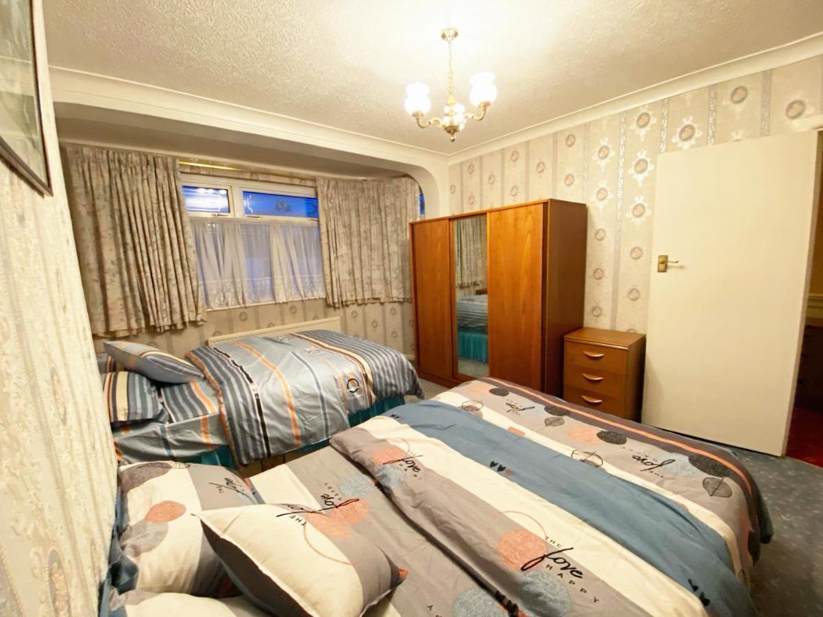 Ferienhaus Barking House Sleeps 12 - Parking - Train Tube - Airport *