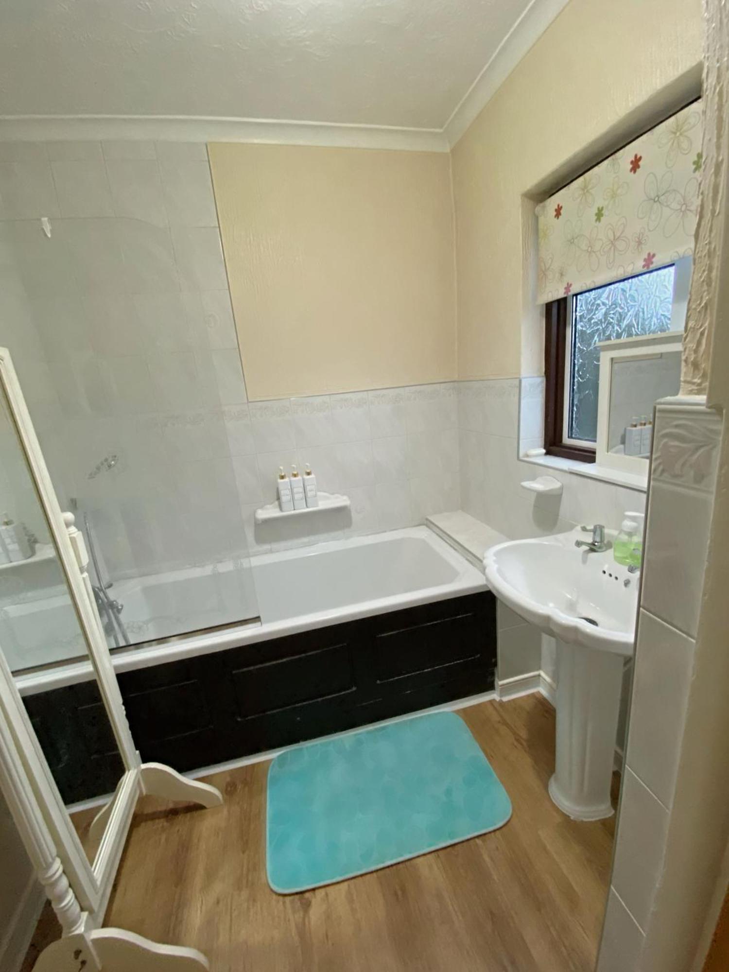 Ferienhaus Barking House Sleeps 12 - Parking - Train Tube - Airport London