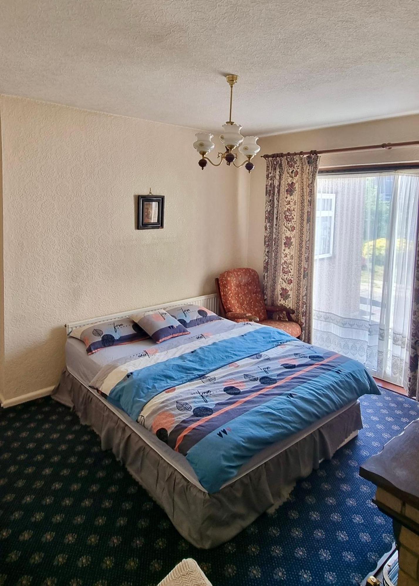 Barking House Sleeps 12 - Parking - Train Tube - Airport Ferienhaus *