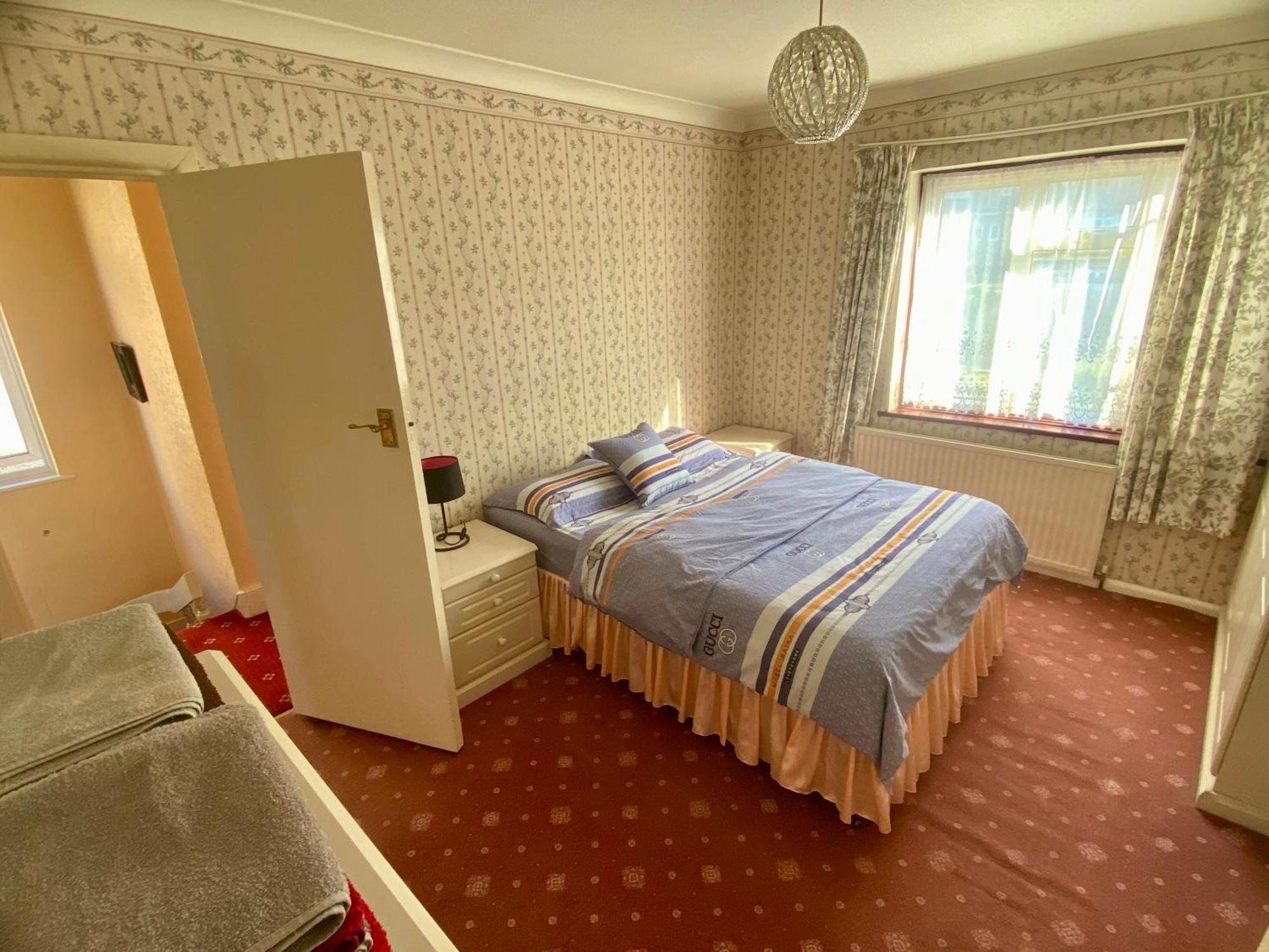 Ferienhaus Barking House Sleeps 12 - Parking - Train Tube - Airport