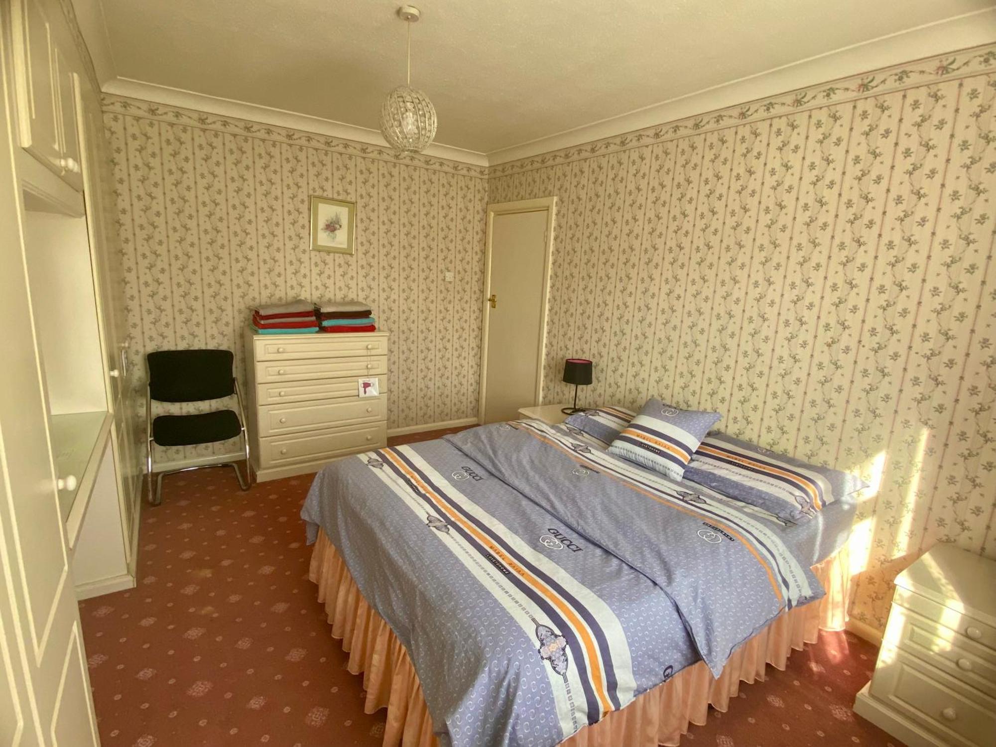 Barking House Sleeps 12 - Parking - Train Tube - Airport Ferienhaus *